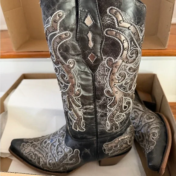 Black and Pewter, studs and rhinestones Embroidered Cowboy Boots, size 10 - Picture 4 of 8